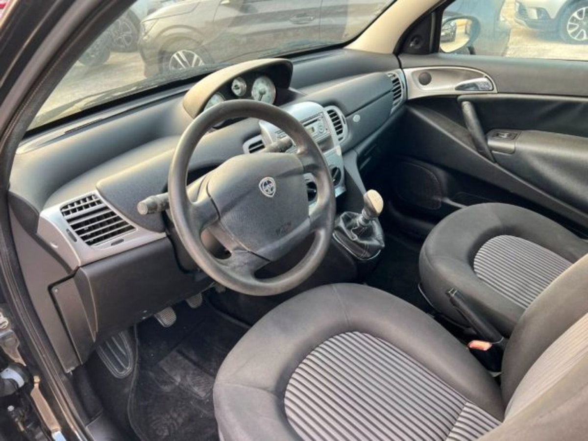 Lancia Ypsilon 1.2 (10)