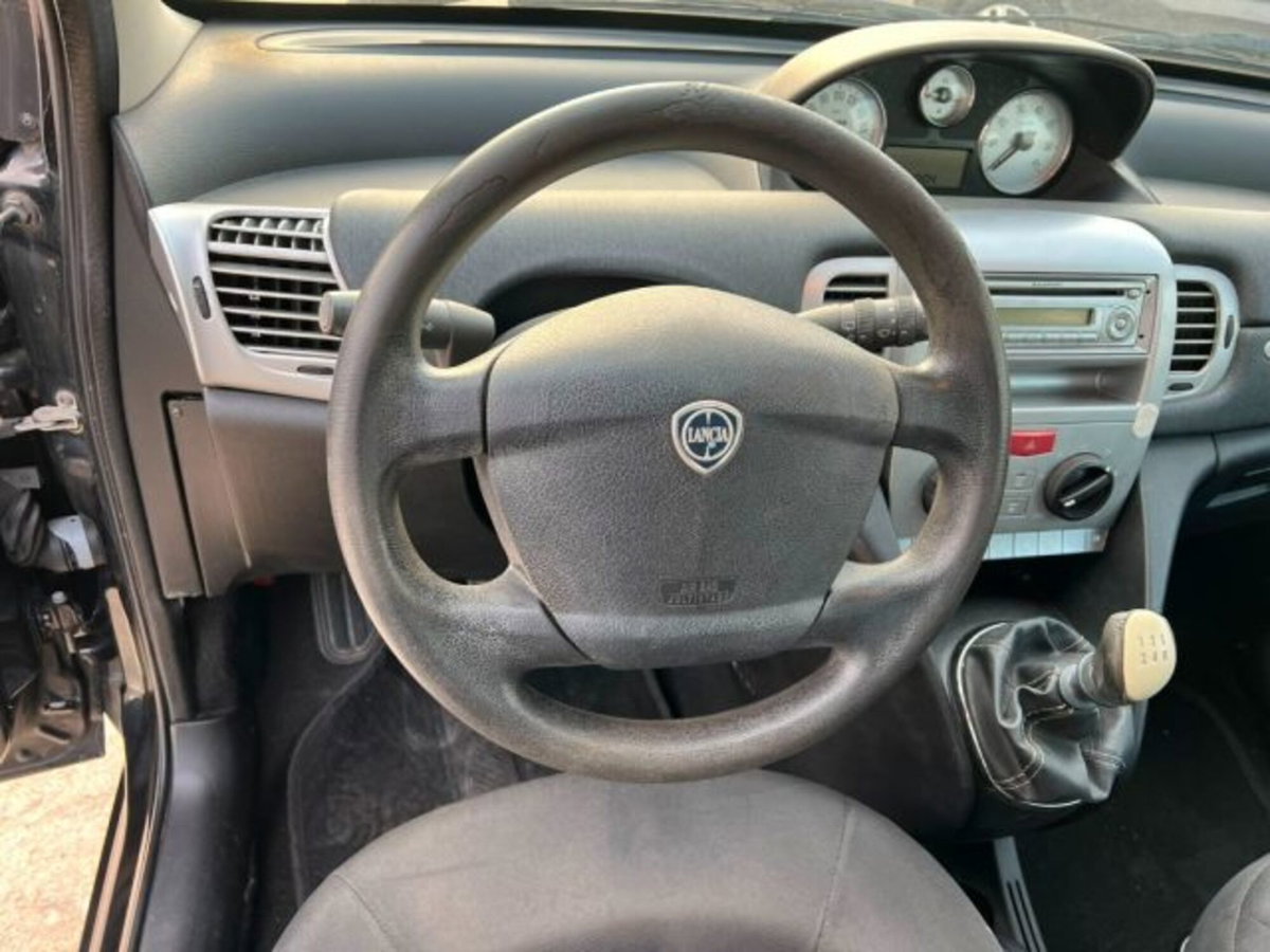 Lancia Ypsilon 1.2 (9)
