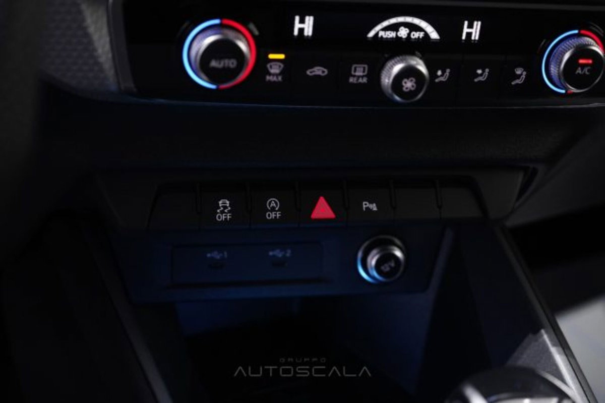 Audi A1 allstreet allstreet 30 TFSI S tronic Identity Contrast (19)