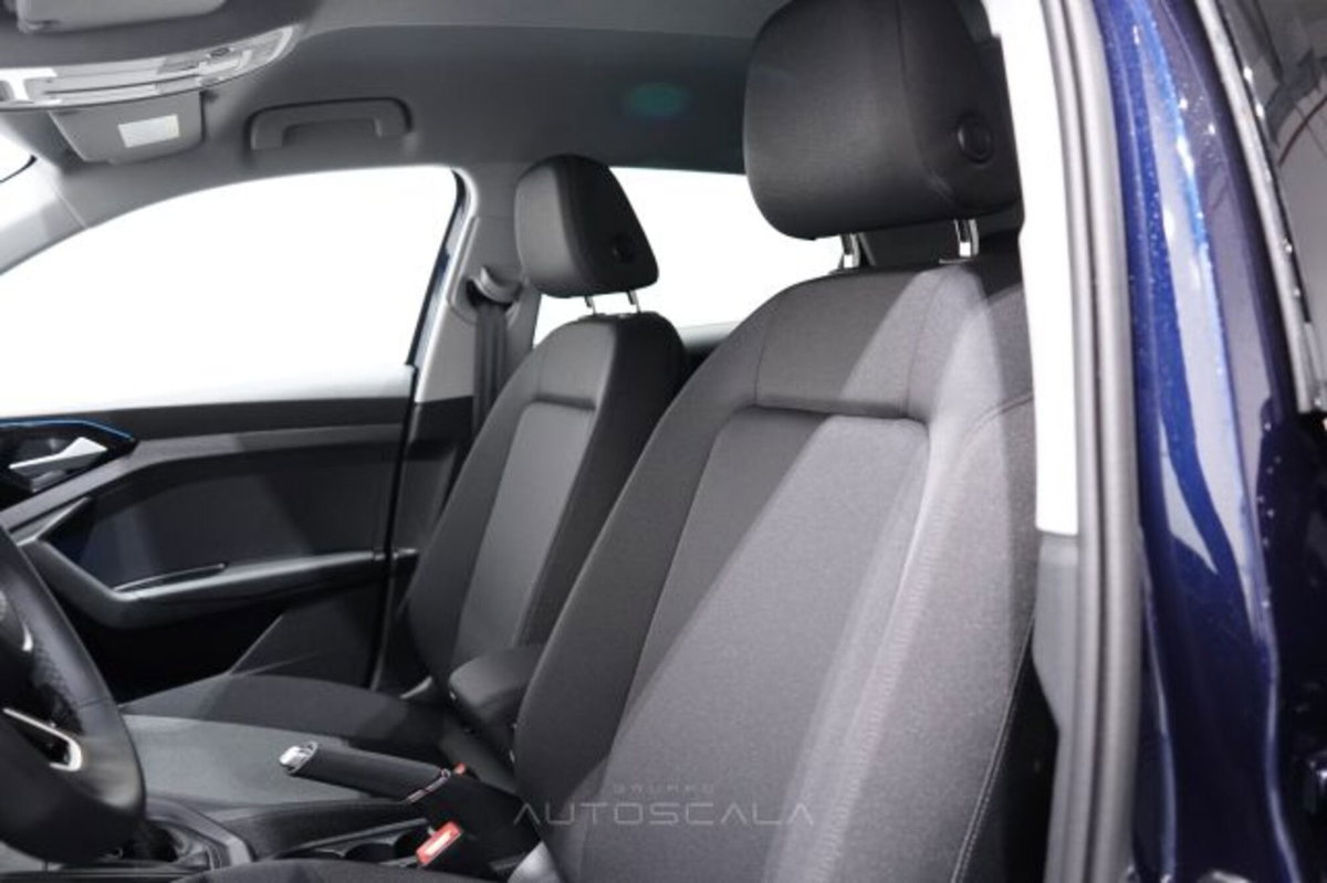 Audi A1 allstreet 30 1.0 tfsi Identity Contrast 116cv (10)