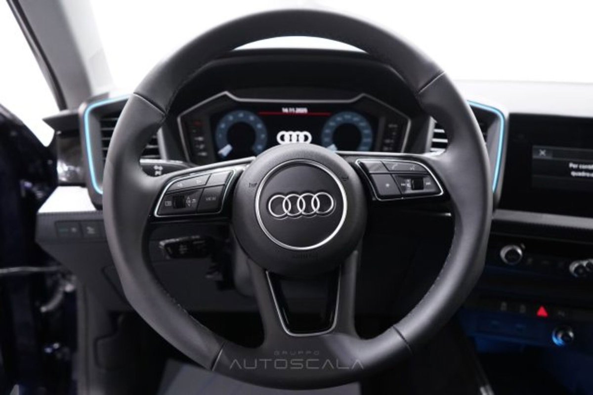 Audi A1 allstreet 30 1.0 tfsi Identity Contrast 116cv (12)