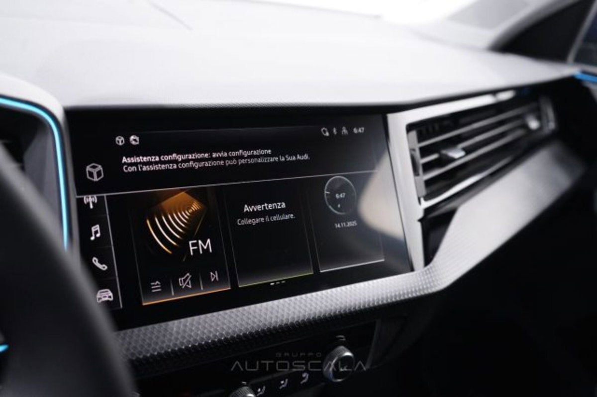 Audi A1 allstreet 30 1.0 tfsi Identity Contrast 116cv (13)