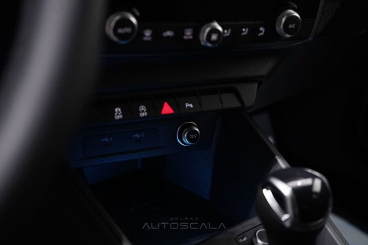 Audi A1 allstreet 30 1.0 tfsi Identity Contrast 116cv (15)