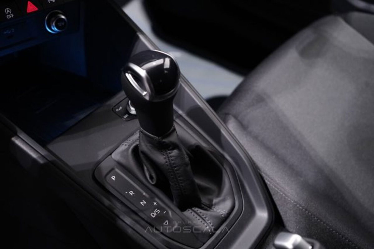 Audi A1 allstreet 30 1.0 tfsi Identity Contrast 116cv (16)