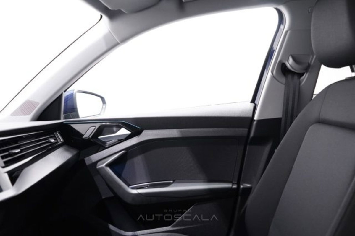 Audi A1 allstreet 30 1.0 tfsi Identity Contrast 116cv (19)