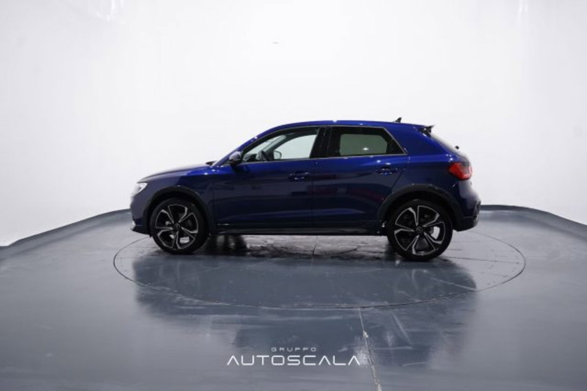 Audi A1 allstreet 30 1.0 tfsi Identity Contrast 116cv (3)