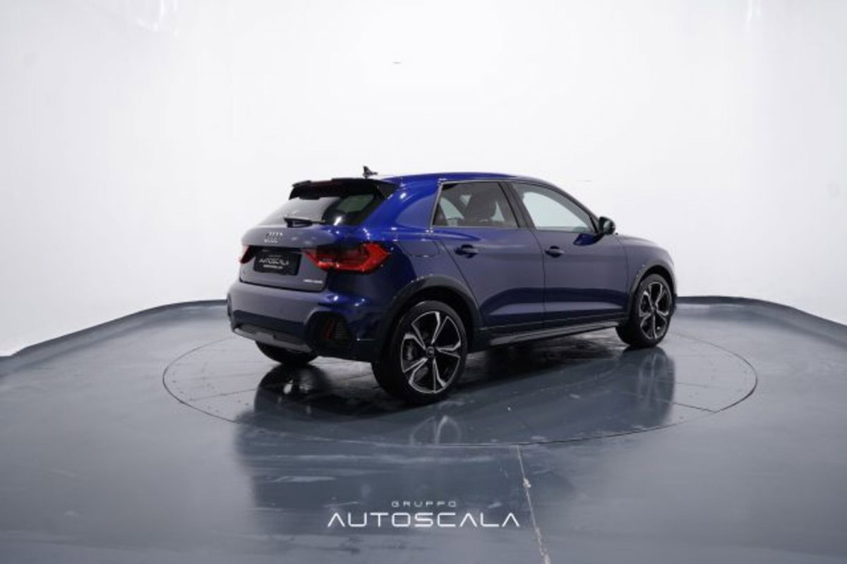 Audi A1 allstreet 30 1.0 tfsi Identity Contrast 116cv (6)