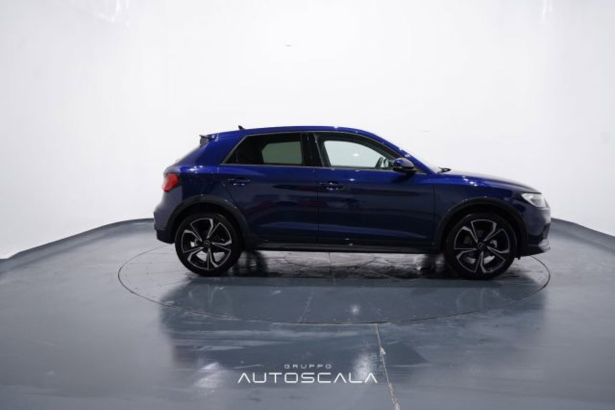 Audi A1 allstreet 30 1.0 tfsi Identity Contrast 116cv (7)