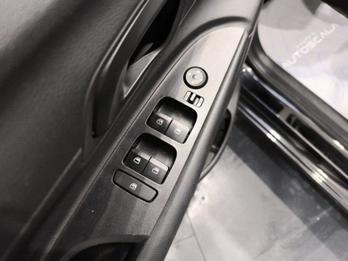 Hyundai i20 1.2 MPI MT GPL ConnectLine (8)