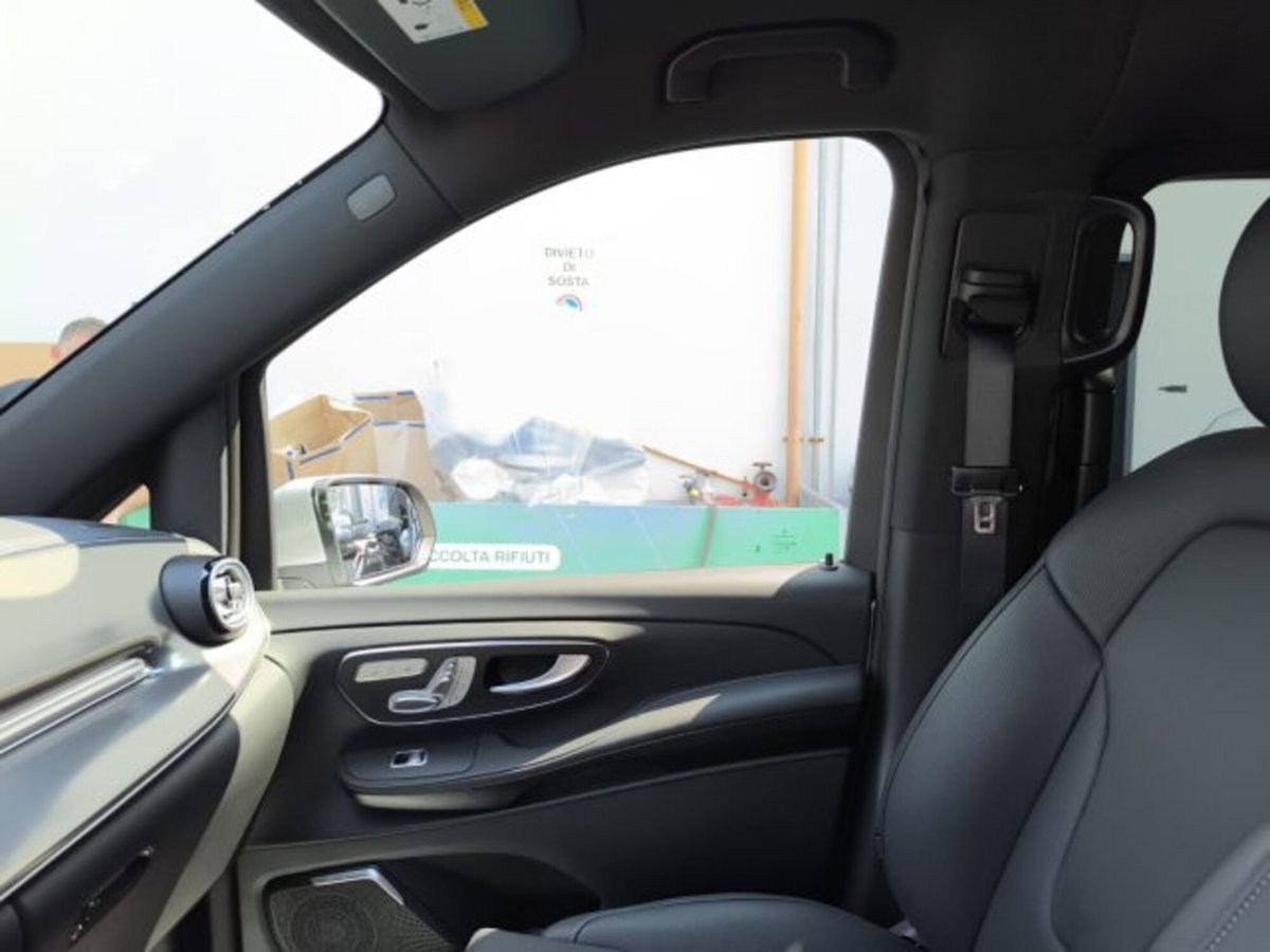 Mercedes-Benz Classe V Extralong 300 d Exclusive auto (19)