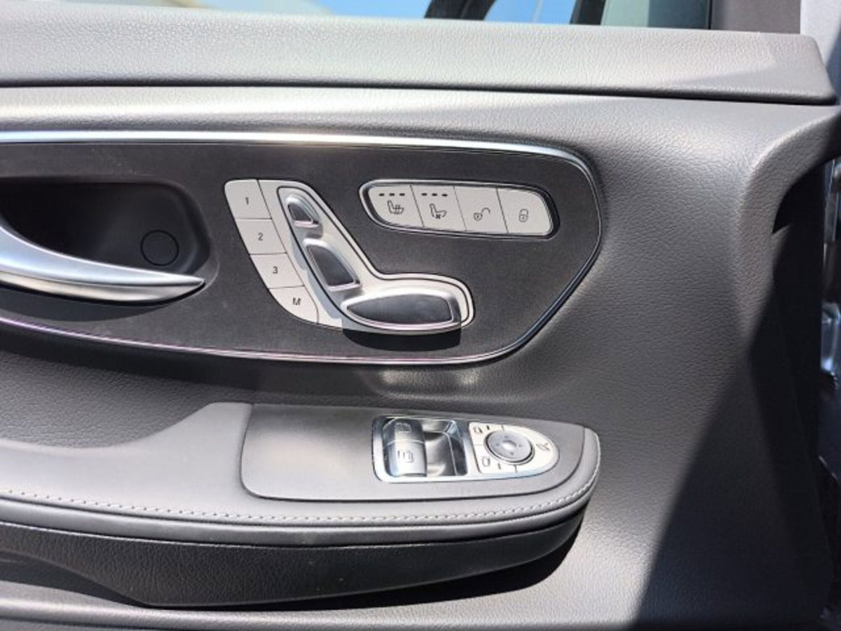 Mercedes-Benz Classe V Extralong 300 d Exclusive auto (7)