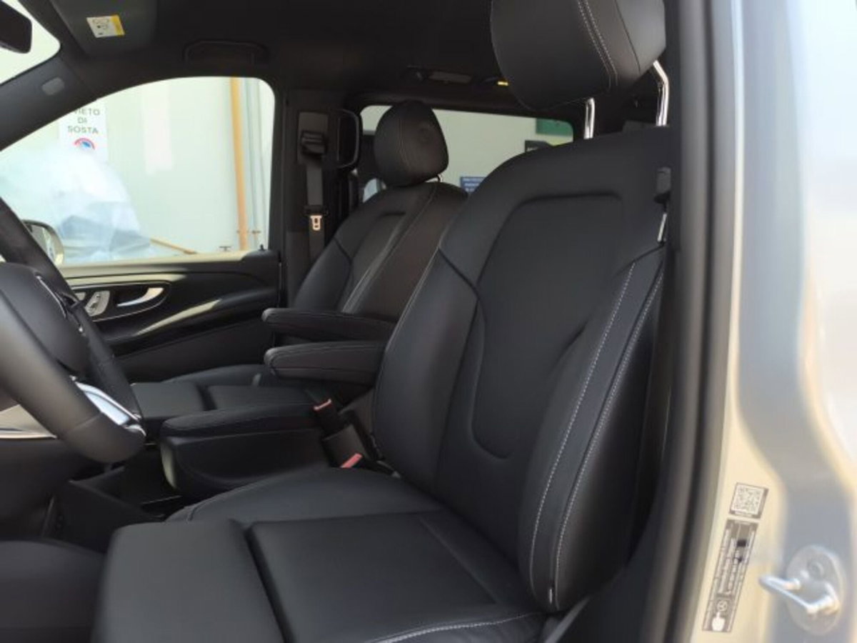 Mercedes-Benz Classe V Extralong 300 d Exclusive auto (9)