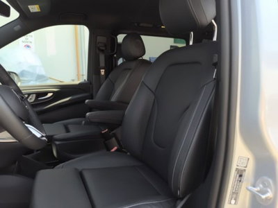 Mercedes-Benz Classe V Extralong 300 d Exclusive auto (9)