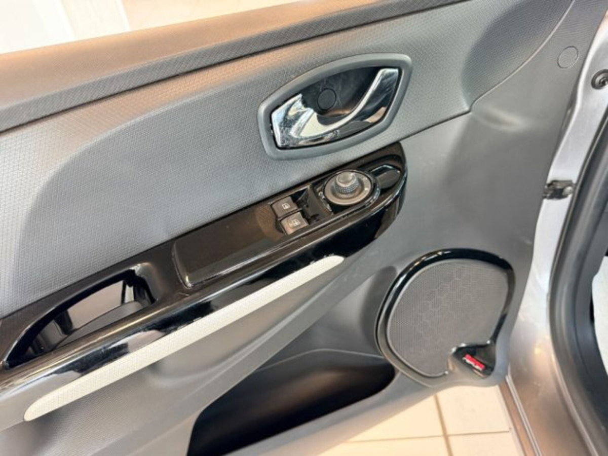 Renault Clio 1.5 dCi 8V 75CV 5 porte Costume National (16)