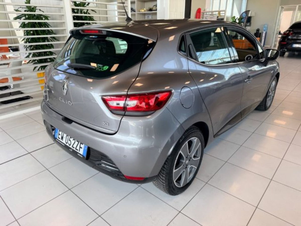 Renault Clio 1.5 dCi 8V 75CV 5 porte Costume National (4)