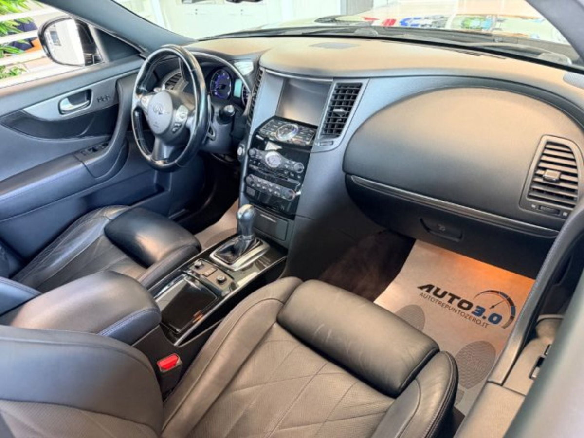 Infiniti QX70 3.0 diesel V6 AT S Premium (10)