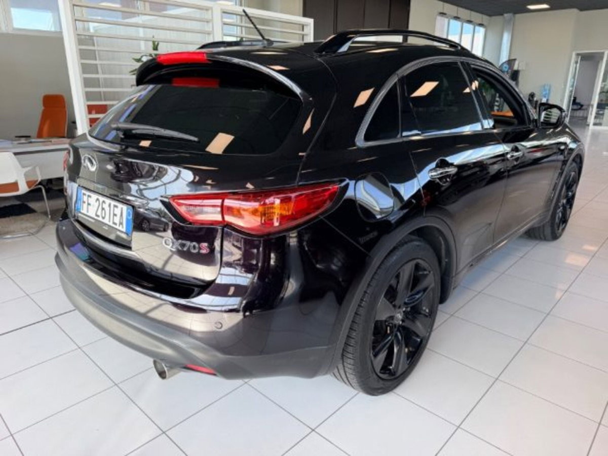 Infiniti QX70 3.0 diesel V6 AT S Premium (4)