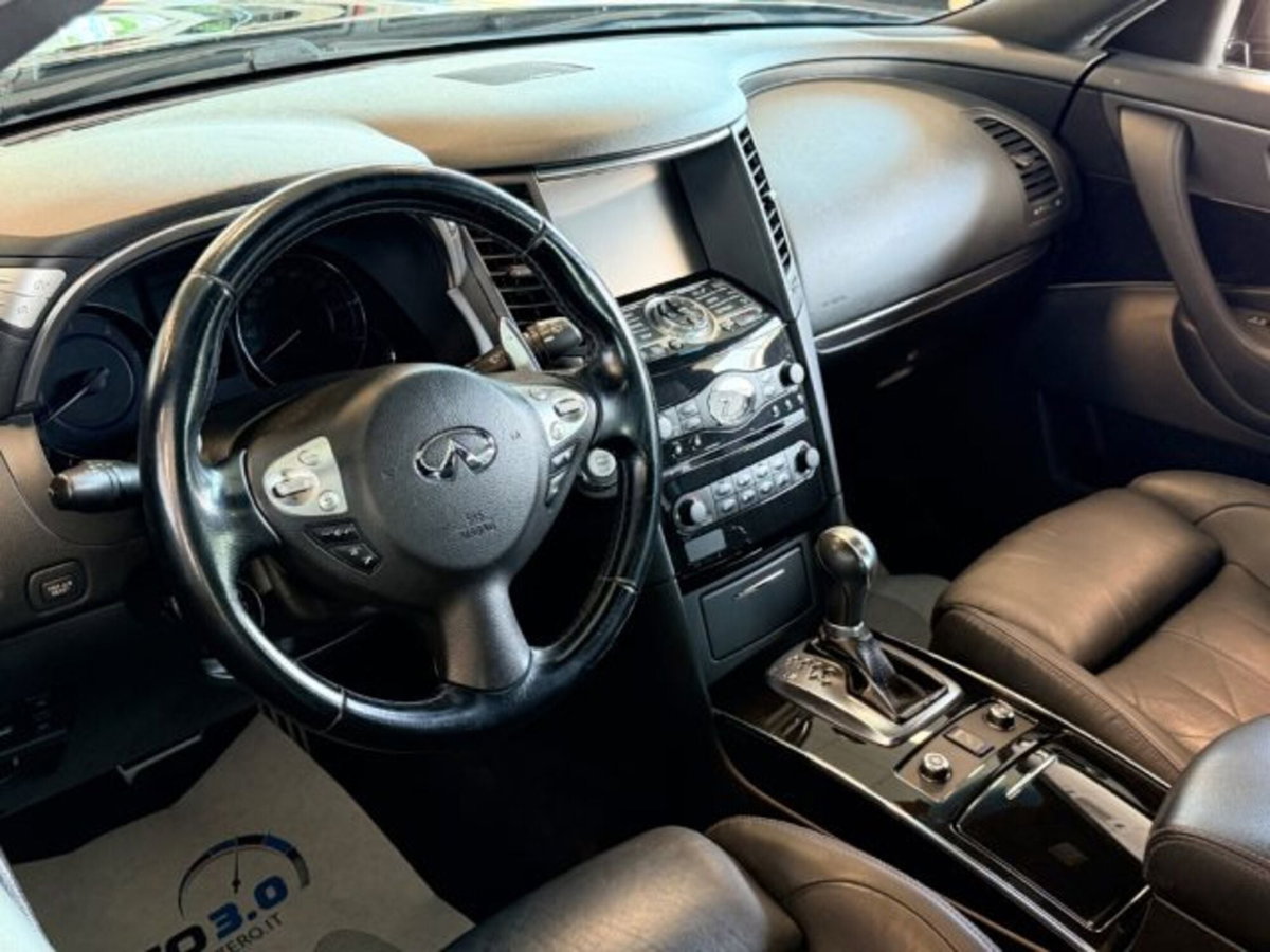 Infiniti QX70 3.0 diesel V6 AT S Premium (7)