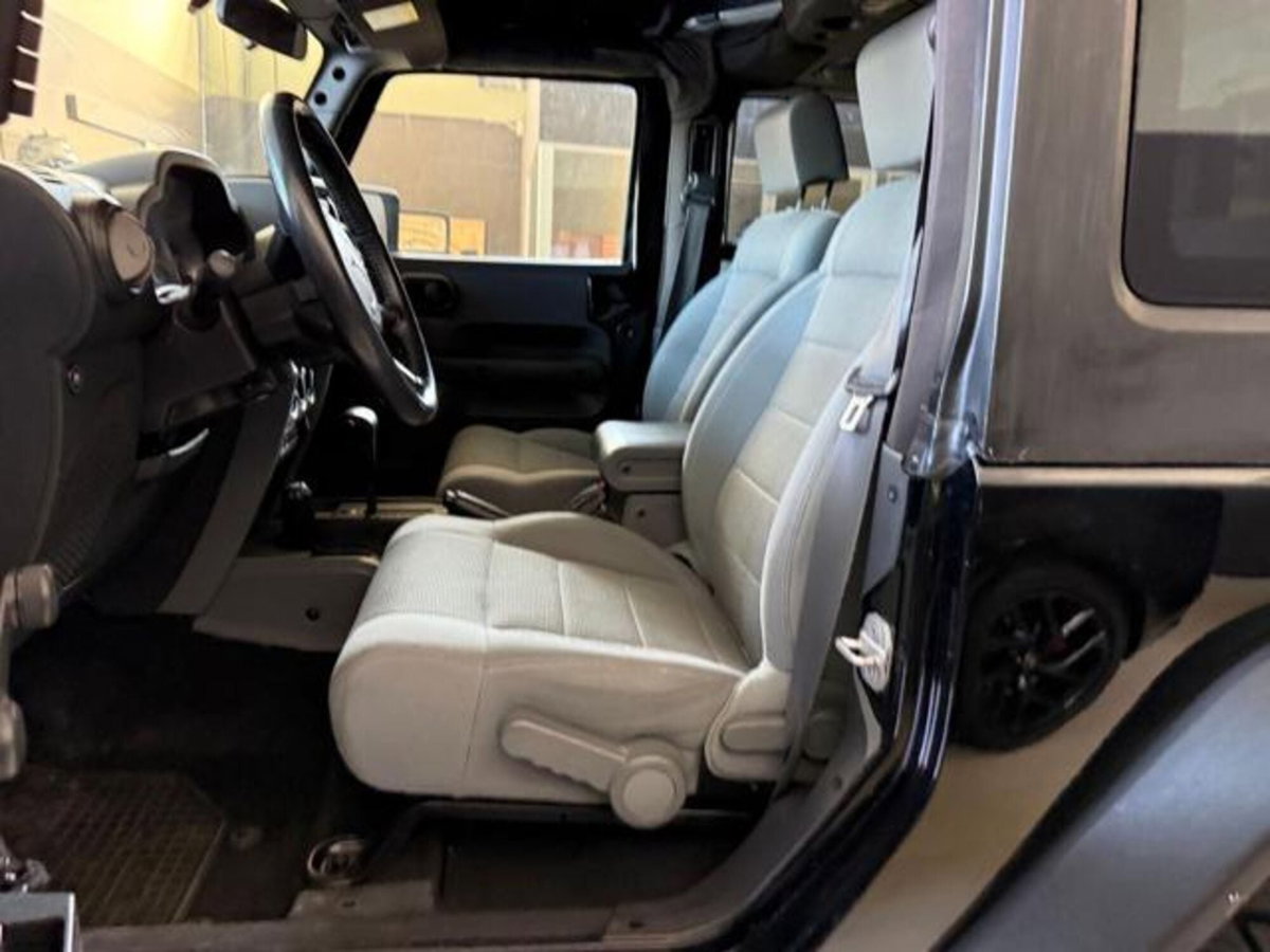 Jeep Wrangler 3.8 Rubicon Auto (8)