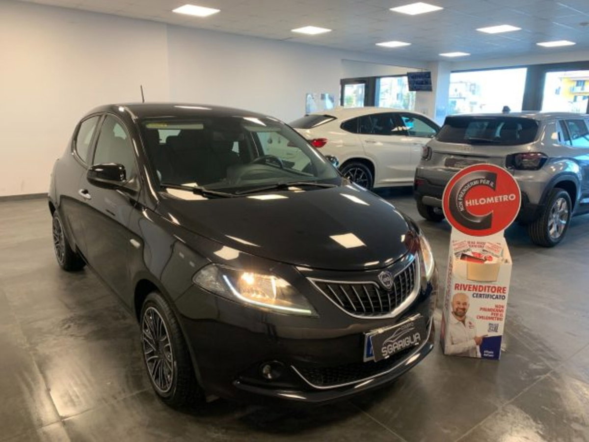 Lancia Ypsilon 1.0 FireFly 5 porte S&S Hybrid Ecochic Gold (16)