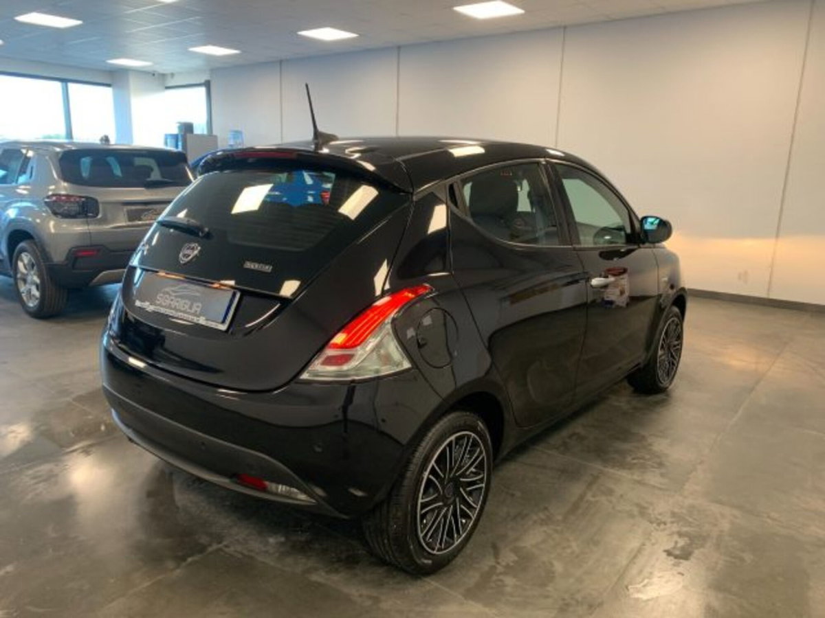 Lancia Ypsilon 1.0 FireFly 5 porte S&S Hybrid Ecochic Gold (17)