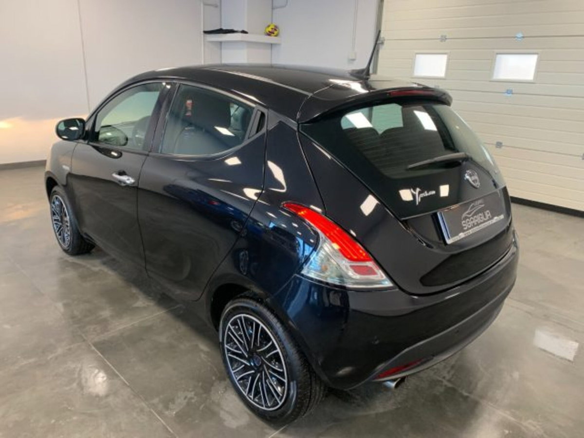 Lancia Ypsilon 1.0 FireFly 5 porte S&S Hybrid Ecochic Gold (19)