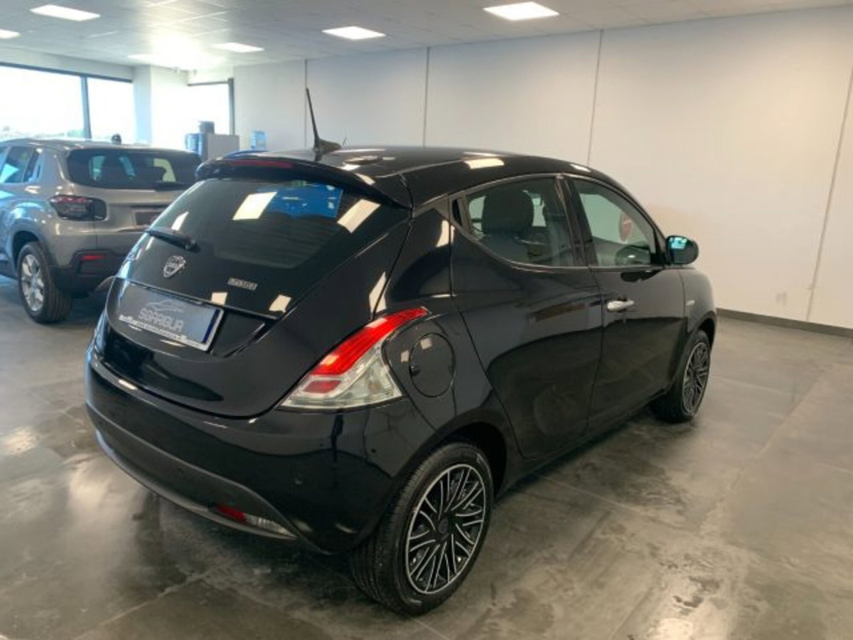 Lancia Ypsilon 1.0 FireFly 5 porte S&S Hybrid Ecochic Gold (4)