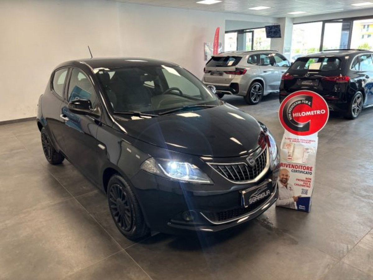 Lancia Ypsilon 1.0 FireFly 5 porte S&S Hybrid Ecochic Gold