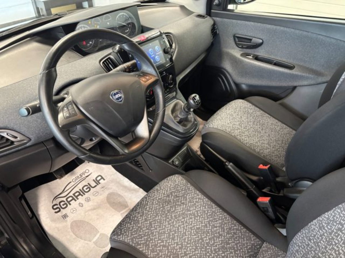 Lancia Ypsilon 1.0 FireFly 5 porte S&S Hybrid Ecochic Gold (10)
