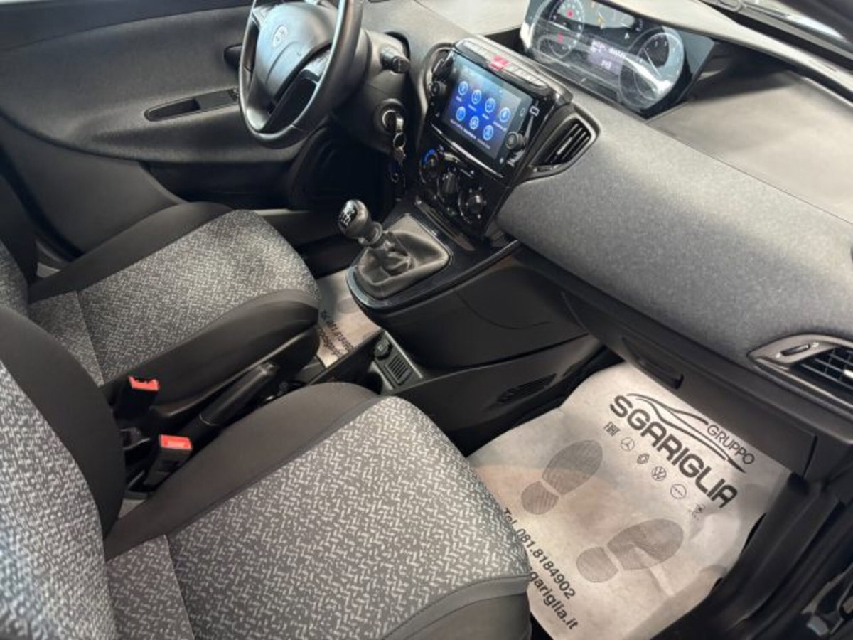 Lancia Ypsilon 1.0 FireFly 5 porte S&S Hybrid Ecochic Gold (11)