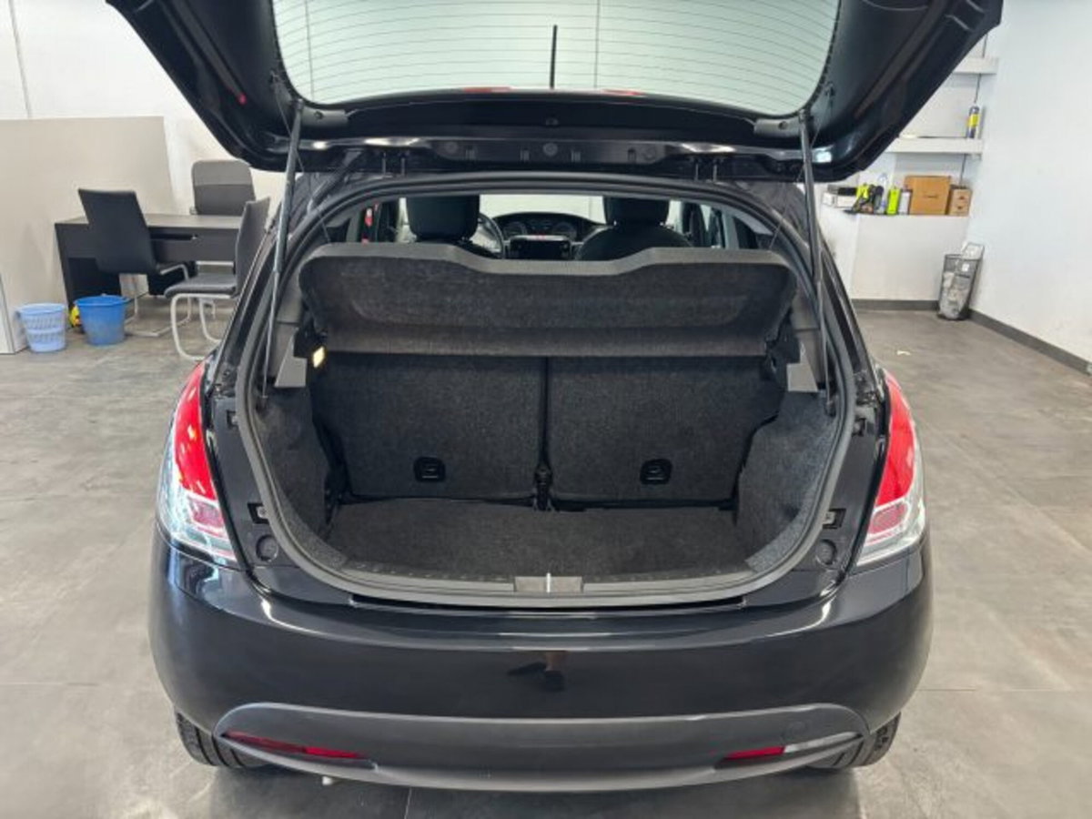 Lancia Ypsilon 1.0 FireFly 5 porte S&S Hybrid Ecochic Gold (14)