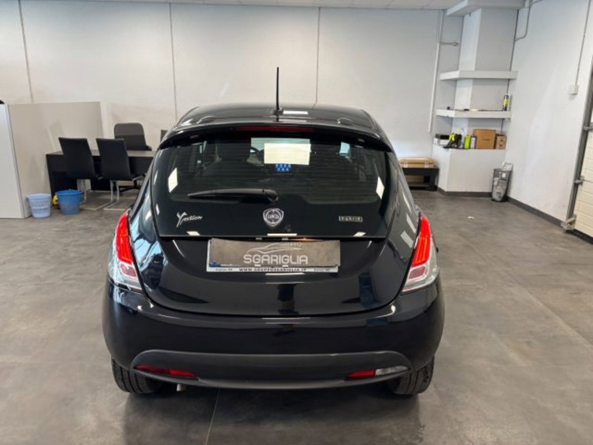 Lancia Ypsilon 1.0 FireFly 5 porte S&S Hybrid Ecochic Gold (5)