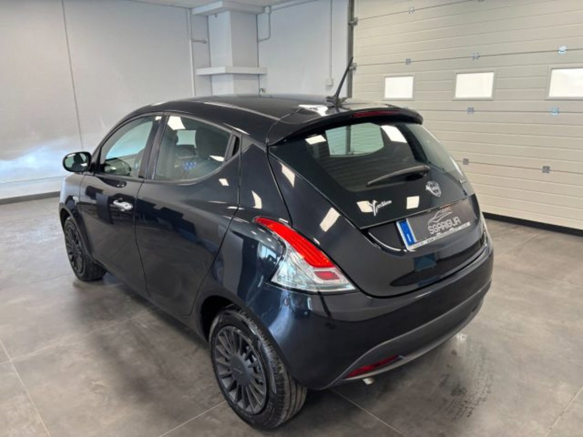 Lancia Ypsilon 1.0 FireFly 5 porte S&S Hybrid Ecochic Gold (6)