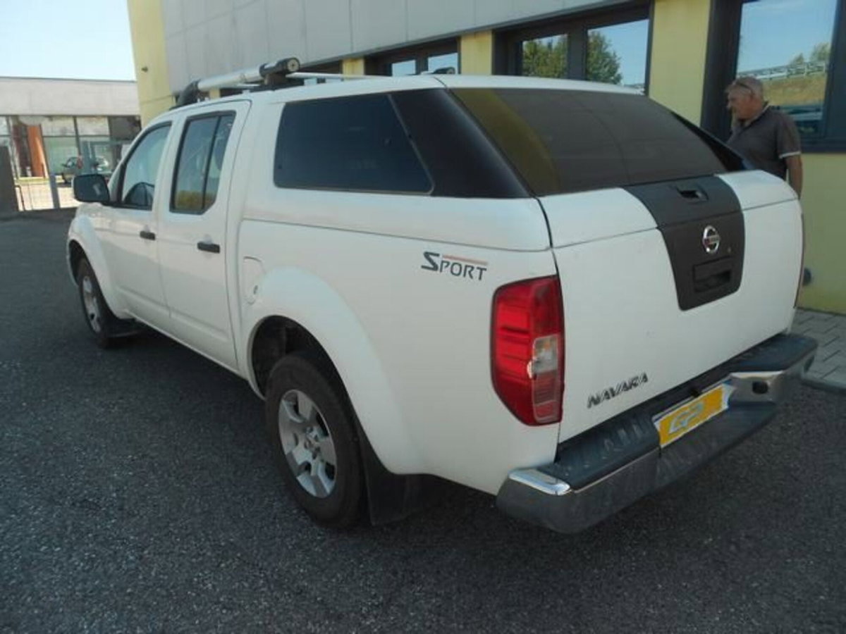 Nissan Navara 2.5 dCi 190CV 4 porte Double Cab Sport (6)
