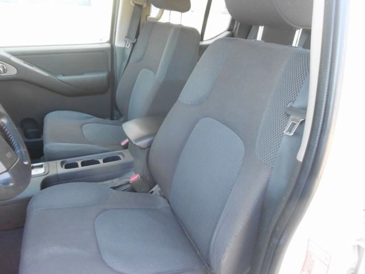 Nissan Navara 2.5 dCi 190CV 4 porte Double Cab Sport (8)