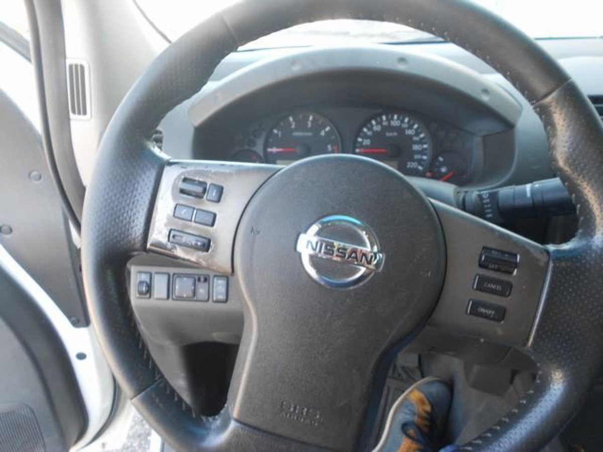 Nissan Navara 2.5 dCi 190CV 4 porte Double Cab Sport (9)