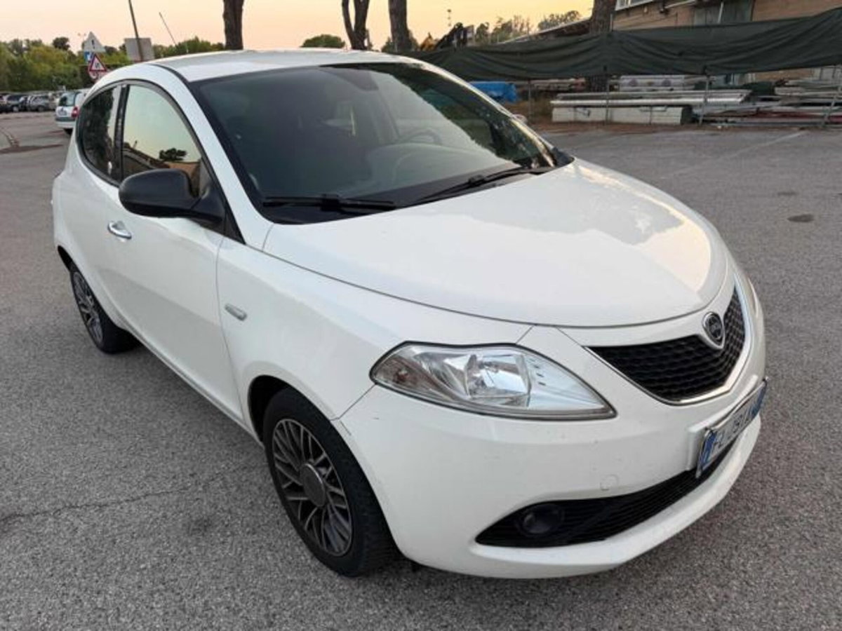 Lancia Ypsilon 1.2 69 CV 5 porte GPL Ecochic Gold