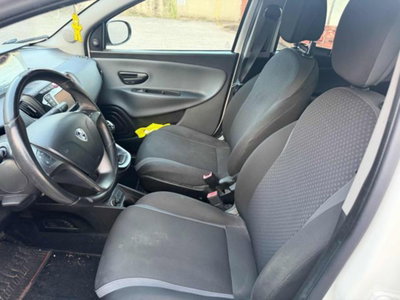 Lancia Ypsilon 1.2 69 CV 5 porte GPL Ecochic Gold (15)
