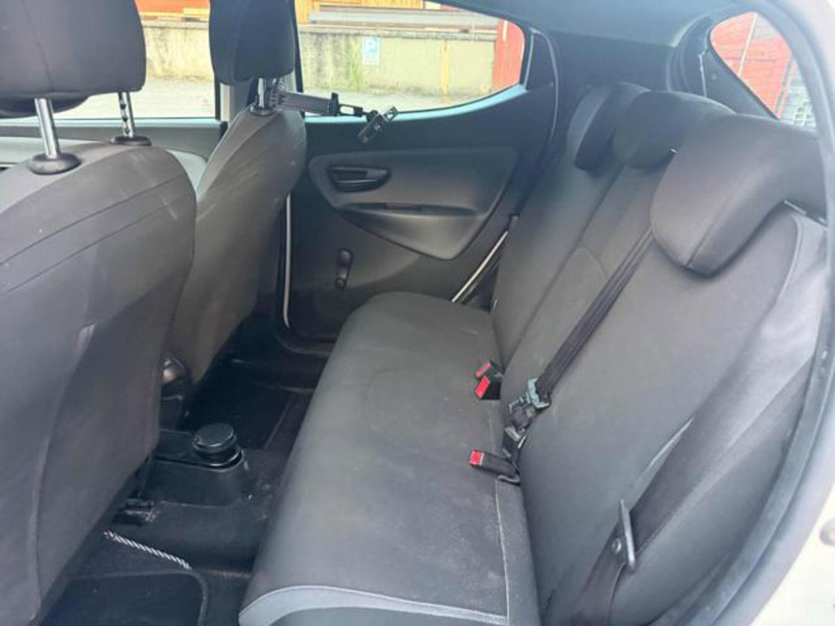 Lancia Ypsilon 1.2 69 CV 5 porte GPL Ecochic Gold (16)