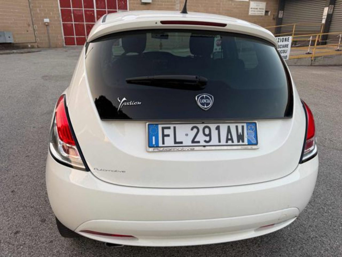 Lancia Ypsilon 1.2 69 CV 5 porte GPL Ecochic Gold (17)