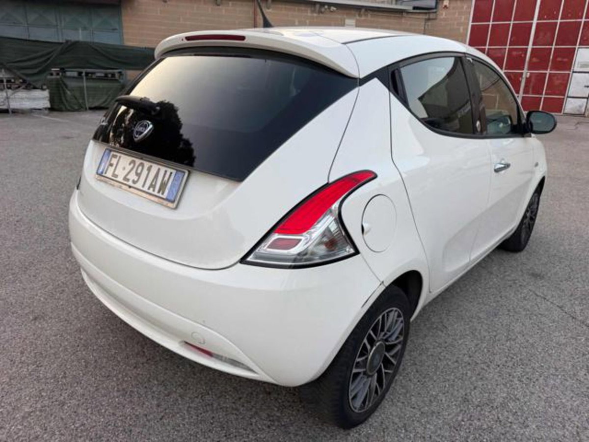 Lancia Ypsilon 1.2 69 CV 5 porte GPL Ecochic Gold (3)