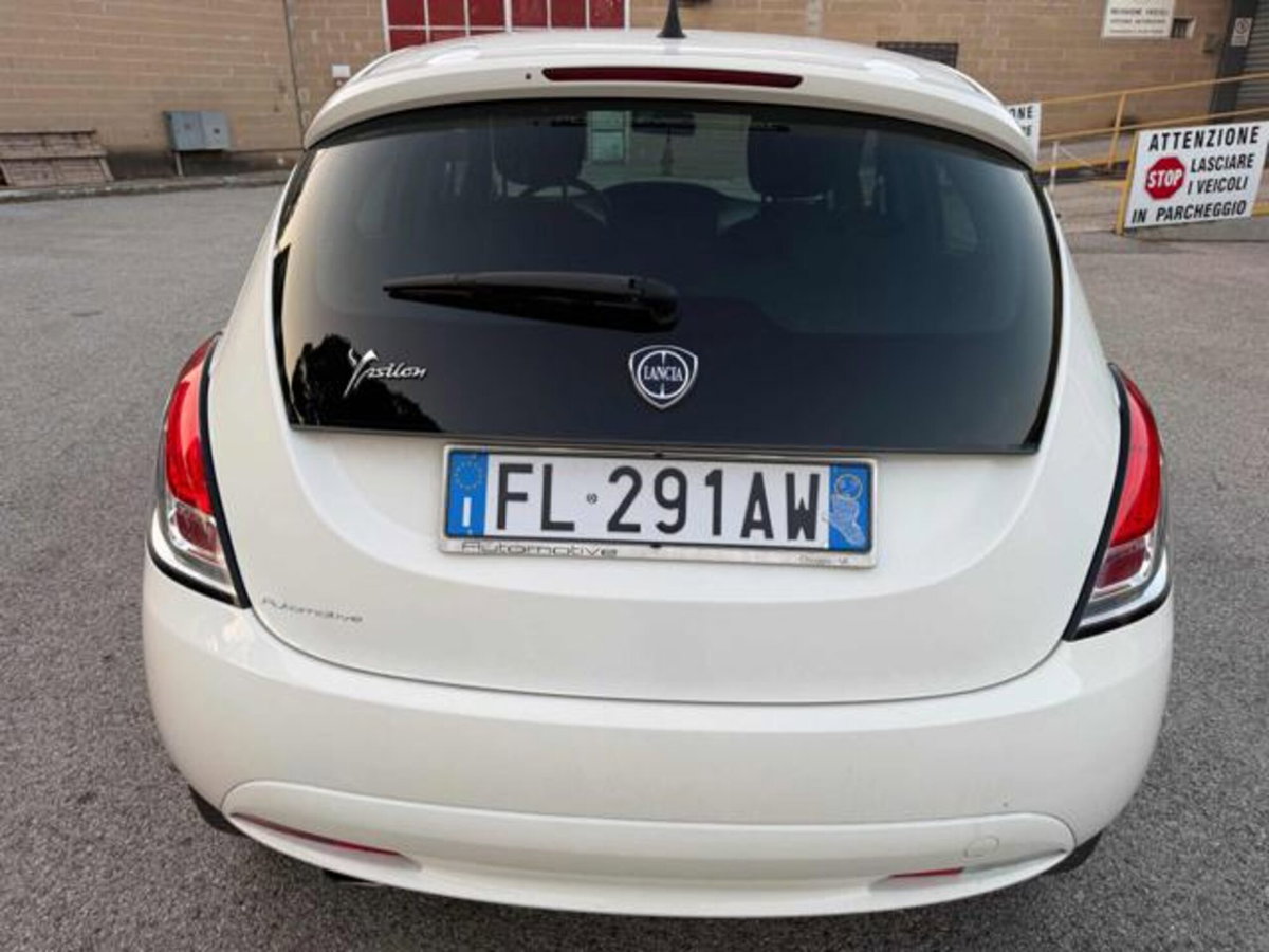 Lancia Ypsilon 1.2 69 CV 5 porte GPL Ecochic Gold (6)