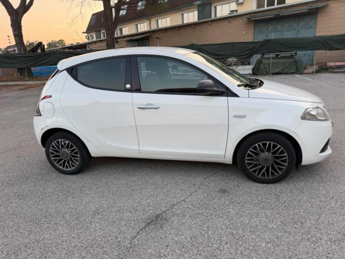 Lancia Ypsilon 1.2 69 CV 5 porte GPL Ecochic Gold (7)