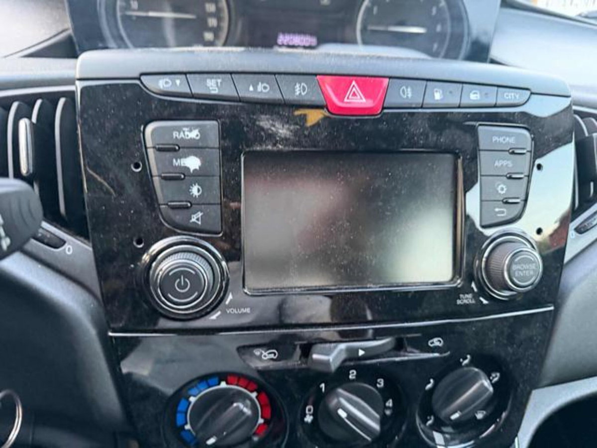 Lancia Ypsilon 1.2 69 CV 5 porte GPL Ecochic Gold (8)