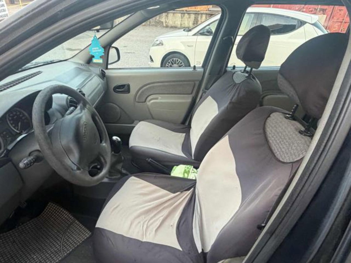 Dacia Logan Station Wagon MCV 1.6 16V 5 posti Lauréate (3)