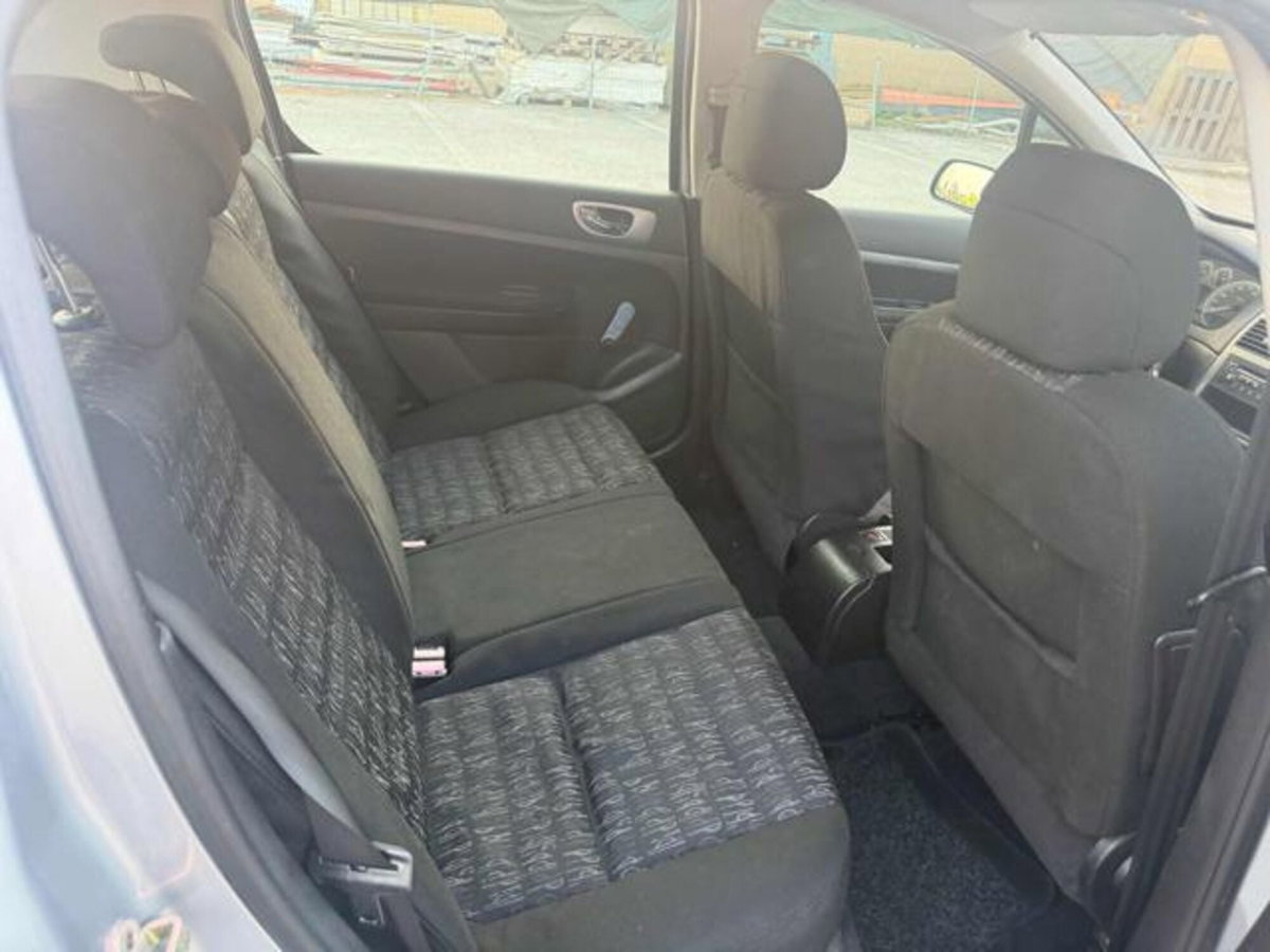 Peugeot 307 16V 5p. XSI (13)