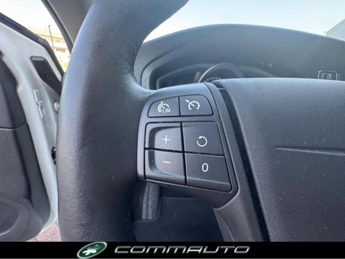 Volvo V40 D2 Geartronic Business (17)