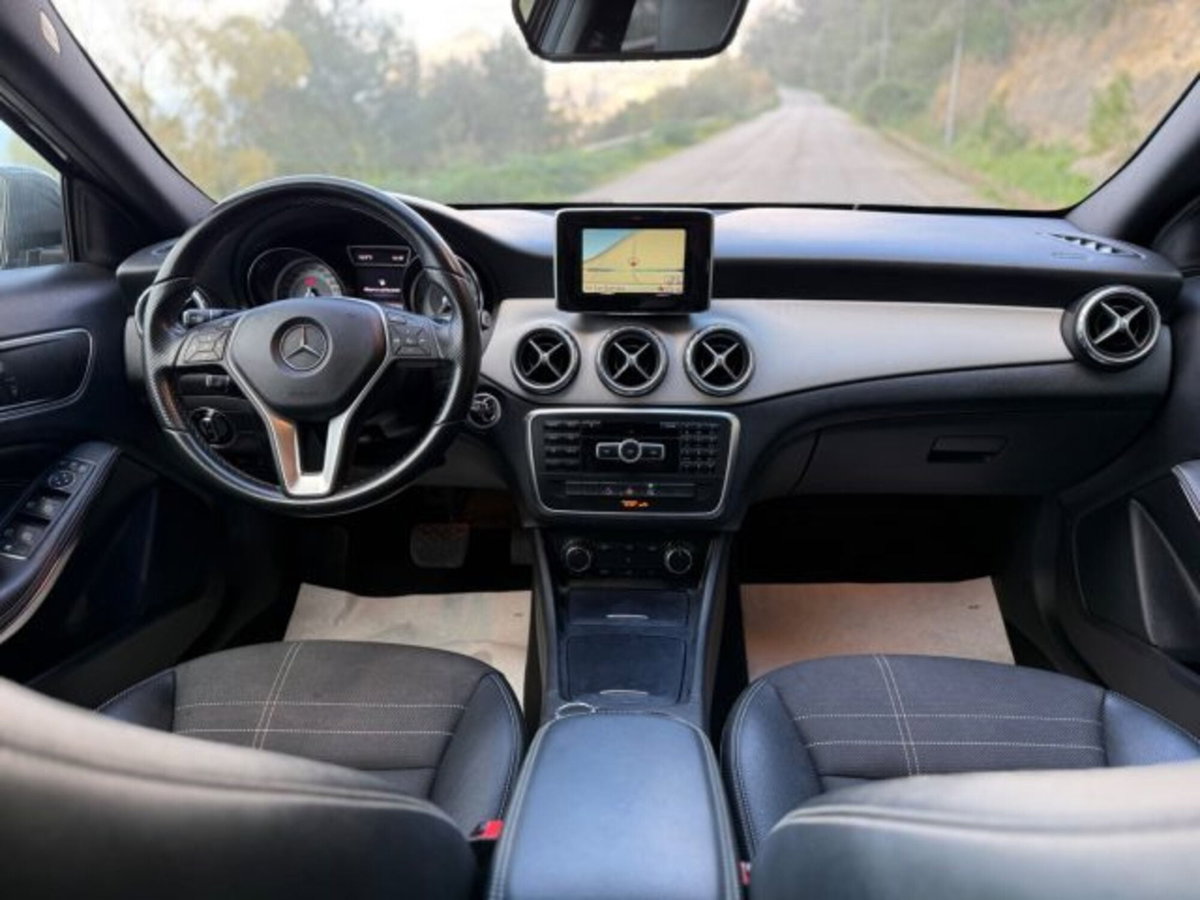 Mercedes-Benz GLA SUV 200 d Automatic Premium (15)