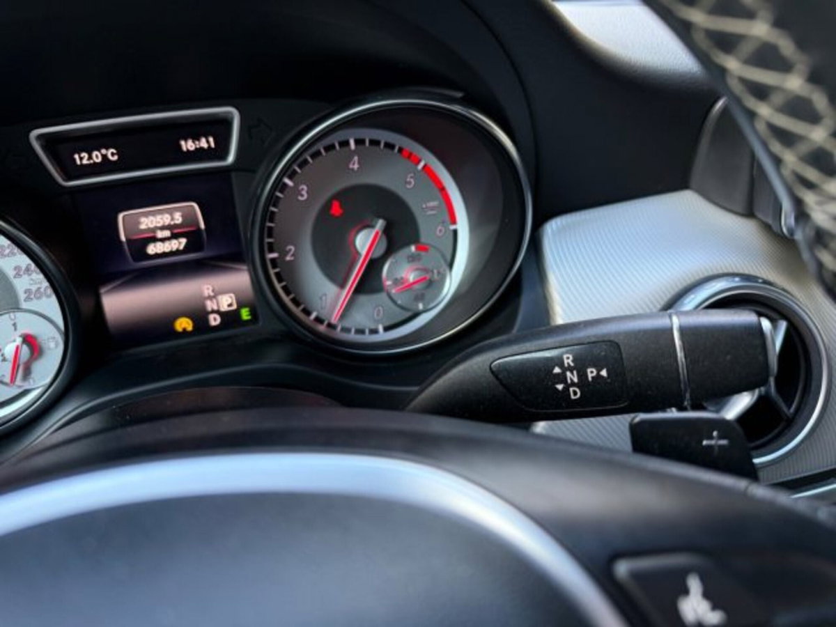 Mercedes-Benz GLA SUV 200 d Automatic Premium (17)