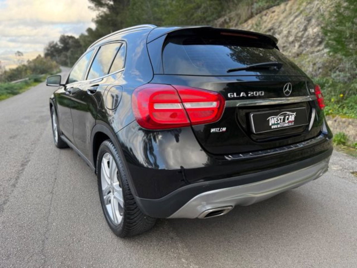 Mercedes-Benz GLA SUV 200 d Automatic Premium (5)